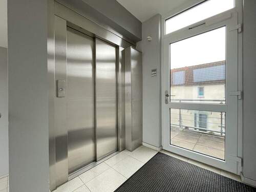 Fahrstuhl im Haus - 6 Zimmer Büro zum Kaufen in Wedel