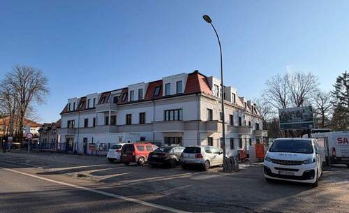 Gebäudeansicht von der Straße - 4 Zi.-Dachgeschoss auf 105,77 m², Loggia + Gästebad