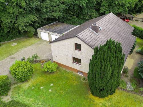 Außenansicht - Familienfreundliches Haus mit großem Garten, Ausbaumöglichkeit und viel Platz!