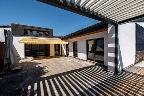 Terrasse mit Pergola - 