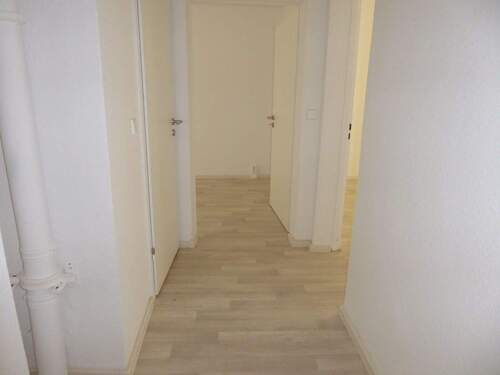 Wohnungsflur - 3 Zimmer Etagenwohnung zur Miete in Bernburg (Saale)