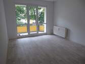 Wohnzimmer - Etagenwohnung mit 59,90 m&sup2; in Bernburg (Saale) zur Miete