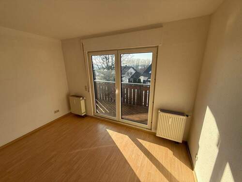 Wohnzimmer - 3 Zimmer Etagenwohnung in Neuhaus-Schierschnitz