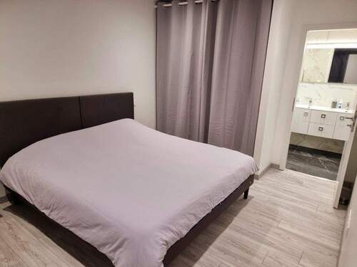 Schlafzimmer mit Duschbad - 