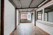 Terrasse, überdacht - 