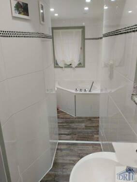 Bad mit Wanne - 