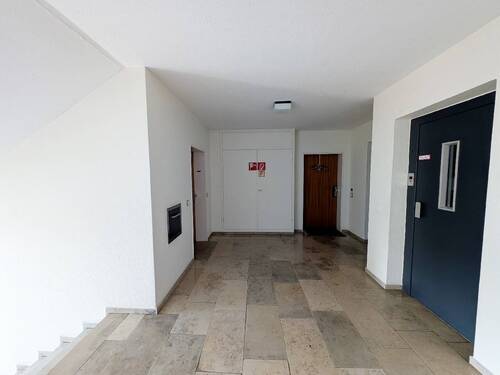 Zwei Fahrstühle direkt vor der Wohnungstür - 