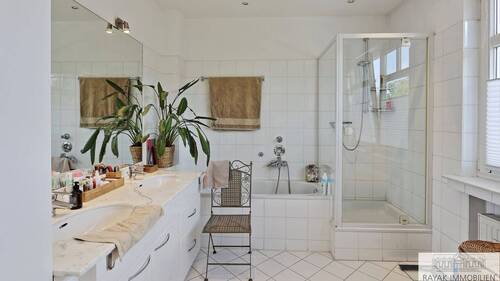 Dusch/Wannenbad OG - 