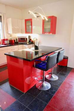 Hochglanz-Lackküche - 8 Zimmer Mehrfamilienhaus, Wohnhaus in Rellingen