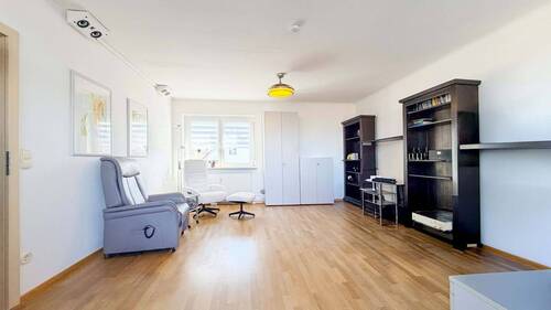 Wohnzimmer - 2-Zimmer-Wohnung mit tollem Weitblick zentral in Neumarkt