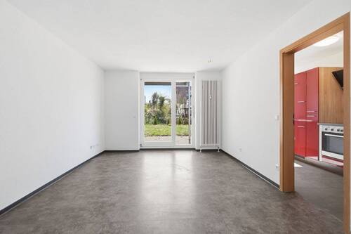 weitläufiger Wohnzimmerbereich - 2 Zimmer Etagenwohnung zum Kaufen in Waiblingen