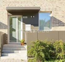 + Großzügige 2-Zimmer-Wohnung mit eigenem Eingang und Terrasse + - Hamburg Jenfeld