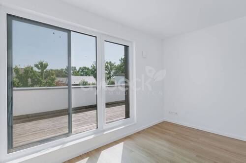 Zimmer im Obergeschoss mit Zugang zur Dachterrasse - 