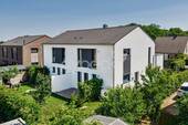 Aussenansicht - Neuwertige Doppelhaushälfte im KfW-40-Standard in familienfreundlicher Lage von Lüneburg Häcklingen.