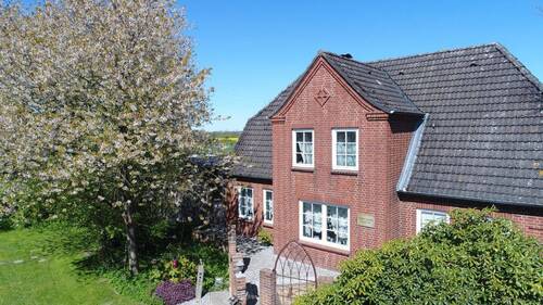 Haus in Mildestedt - Charmantes Haus vor den Toren von Husum für die Große Familie mit vielen Nebenräumen - auch für Gewerbe geeignet