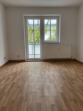 Wohnzimmer - 2 Zimmer Etagenwohnung in Halle