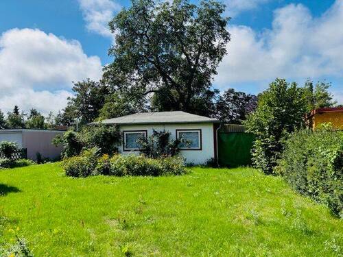 Baugrundstück mit kleinem Bungalow - Grundstück zum Kaufen in Berlin