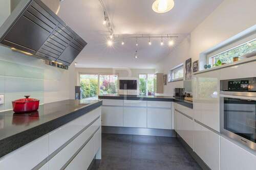 Hochwertige Einbauküche - 6 Zimmer Reihenendhaus in Köln