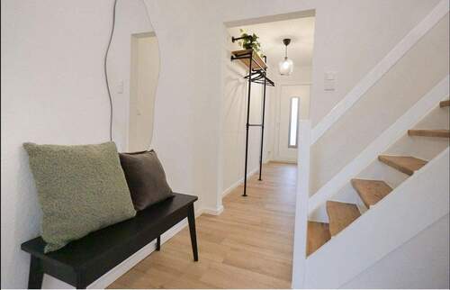 Eingang / Flur - 4 Zimmer Reihenmittelhaus zum Kaufen in Häfen - Bremerhaven