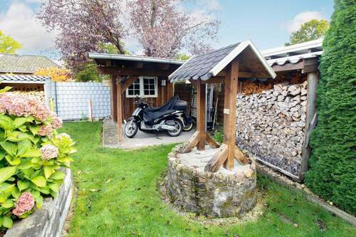 Gartenhaus mit Brunnen - 