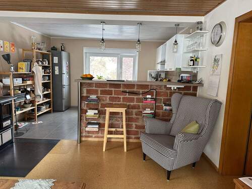 Wohnzimmer mit halboffener Küche EG - 