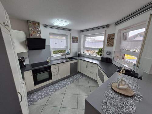 Einbauküche - 5 Zimmer Doppelhaushälfte in Großbottwar