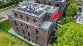 Blick auf die Wohnung mit Südost-Terrasse (Drohnenaufnahme) - 3 Zimmer Etagenwohnung zum Kaufen in Hamburg