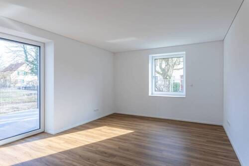 EG - Wohnzimmer mit Terrassentür - 