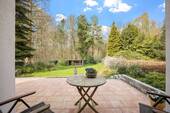 Terrasse mit Blick zum Wald - 