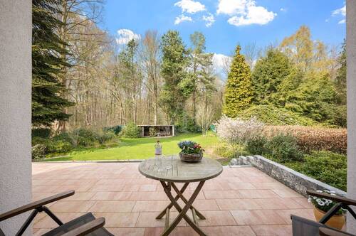 Terrasse mit Blick zum Wald - 