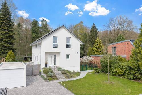 Eingang/ Zufahrt - 6 Zimmer Mehrfamilienhaus, Wohnhaus zum Kaufen in Ahrensburg / Ahrensfelde