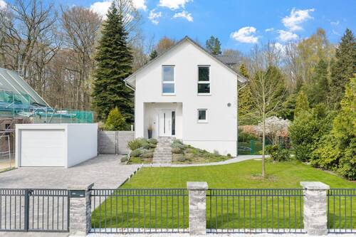 Strassenfront - 6 Zimmer Mehrfamilienhaus, Wohnhaus in Ahrensburg / Ahrensfelde