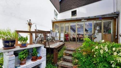 Terrasse vor Party-oder Hobbyraum Gartengeschosswohnung - 