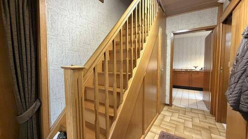 Flur - 6 Zimmer Doppelhaushälfte in Duisburg