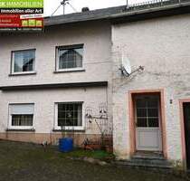 Haus mit ehemaliger Bankfiliale - Bettenfeld