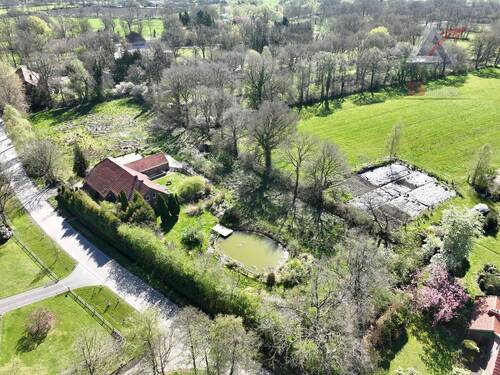 Resthof mit großem Grunstück und zwei Teichen - 3 Zimmer Mehrfamilienhaus, Wohnhaus zum Kaufen in Wittmund
