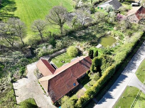ruhig gelegen - 3 Zimmer Mehrfamilienhaus, Wohnhaus in Wittmund