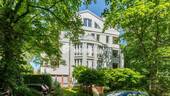 Außenansicht 2 - Solide Werte in begehrter Lage: Gepflegte Zwei-Zimmer-Wohnung mit Loggia