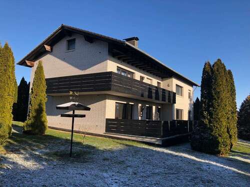 Hausansicht - Einfamilienhaus mit Appartement und großem Garten