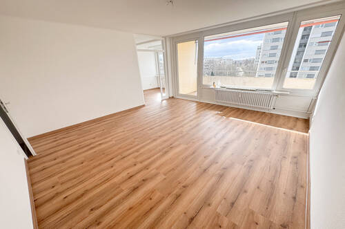 Wohnzimmer - 3 Zimmer Etagenwohnung zur Miete in Ettlingen
