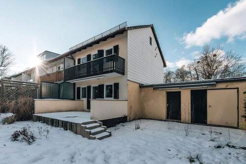 Gartenansicht Haus und Anbau - 4 Zimmer Reihenendhaus zum Kaufen in Pullach