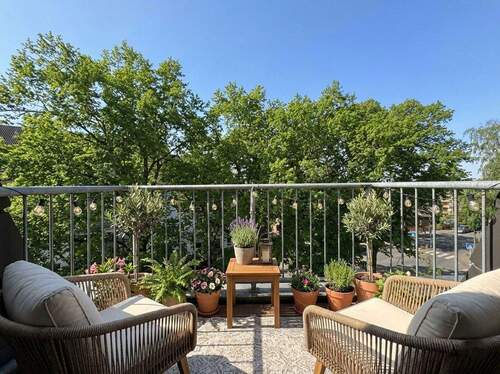 Balkon Wohnzimmer(KI-möbliert) - 