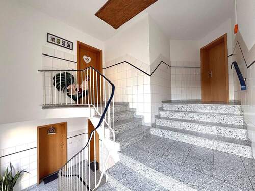 Treppenhaus (oben) - 3 Zimmer Etagenwohnung in Köln