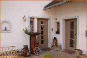 rechts - Zugang Altbau - 