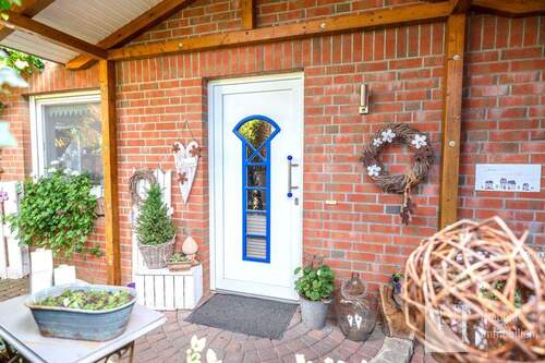 Hauseingang - Charmante Doppelhaushälfte mit modernem Flair und grünem Gartenparadies