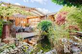 Überdachte Terrasse mit Teichblick - 