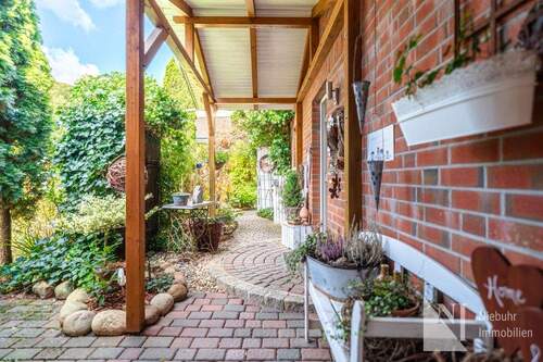 Zugang zum Hauseingang - 5 Zimmer Doppelhaushälfte zum Kaufen in Brietlingen