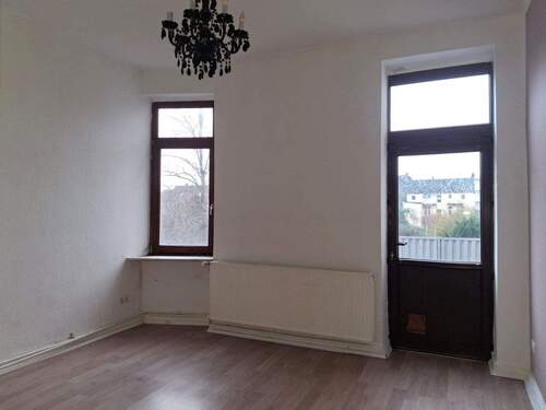 Schlafzimmer mit Zugang zur Terrasse - 3 Zimmer Etagenwohnung in Bremerhaven