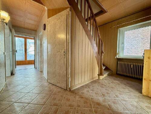 Erdgeschoss: Flur / Treppenlauf - 