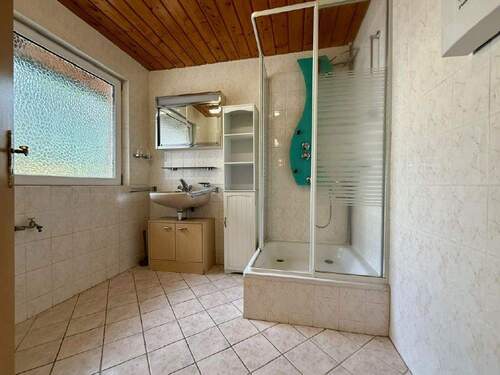 Obergeschoss: Tageslicht-Duschbad - 